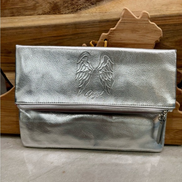 Victoria's Secret Slippers w/Cosmetic Bag - Picture 10 of 16